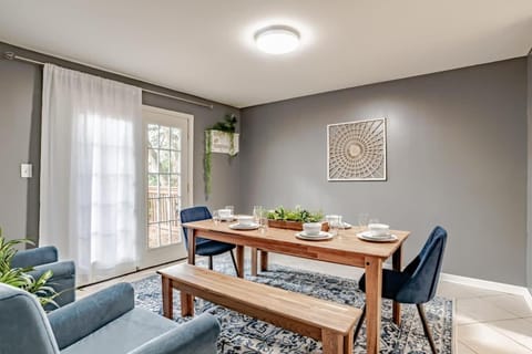 Sunny Midtown Cottage- Midtown Mobile House in Mobile