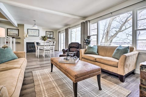 Cozy Plymouth Cottage with Medicine Lake View! House in Plymouth