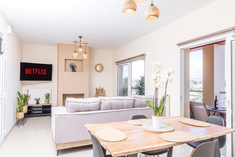 TV and multimedia, Living room, Dining area