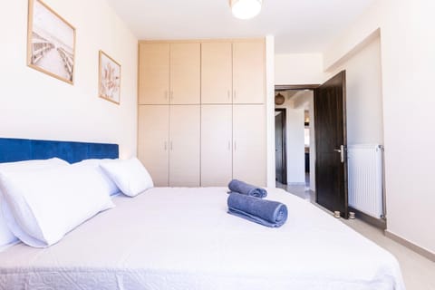 Bed, Photo of the whole room, Bedroom, towels, wardrobe