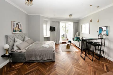 Living room, Photo of the whole room, Decorative detail, Seating area, Bedroom, Inner courtyard view