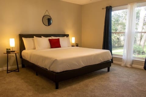 The Cozy Getaway Grill & Roku at Your Convenience! House in Huntsville