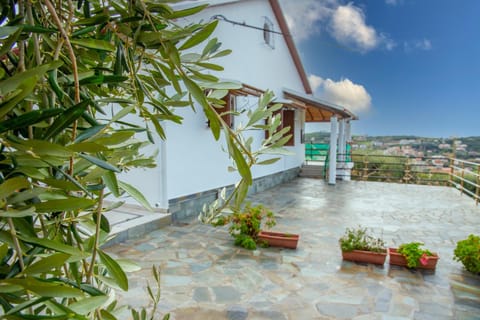 Patio, Facade/entrance