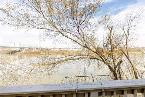 Riverfront Retreat Apartment in East Nashville