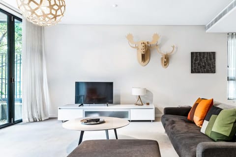 TV and multimedia, Living room, Seating area, Evening entertainment