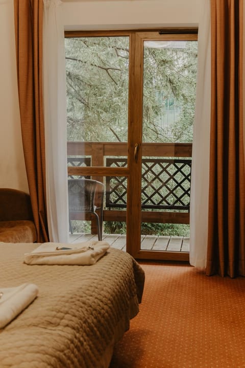 Bed, View (from property/room), Balcony/Terrace, Photo of the whole room, Bedroom