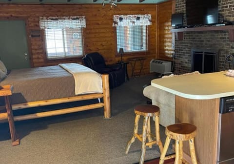 Olde Mill Inn of Clarkston Hotel in Waterford Township