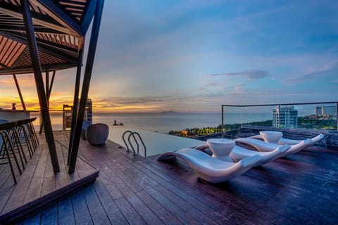 Lounge or bar, Swimming pool, Sunrise