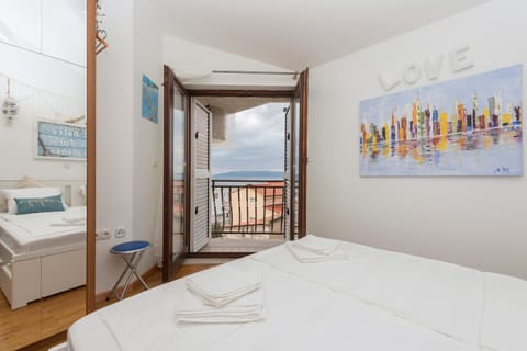 Bed, Natural landscape, View (from property/room), Balcony/Terrace, Photo of the whole room, Bedroom, Sea view, towels