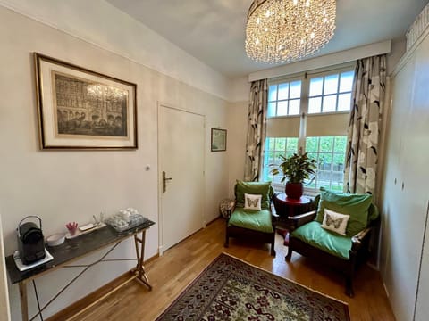 Coffee/tea facilities, Seating area