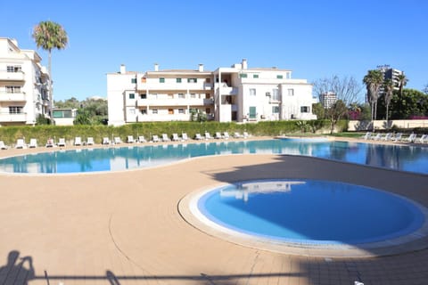 Spring, Day, People, Summer, Other, Decorative detail, On site, Guests, Pool view, Area and facilities, Swimming pool, Seasons, Time of day, children, young children, group of guests, Family