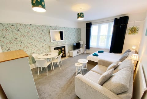 TV and multimedia, Living room, Seating area, Dining area, Bedroom