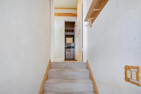 Sunny Studio Ski Loft - Creekside #103 Apartment in Bear Valley