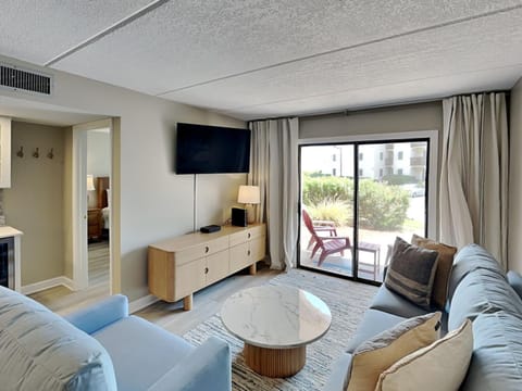 TV and multimedia, Balcony/Terrace, Living room, Seating area, Bedroom, furniture, air conditioner