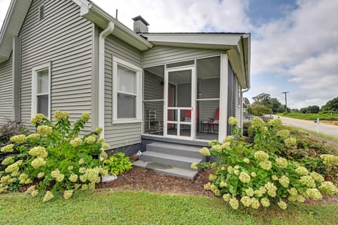 Cozy Home in Historic Area about 2 Mi to Main St! House in Greenville