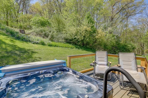 Lakefront Kingsport Home with Private Hot Tub! House in Kingsport