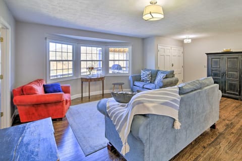 Lakefront Kingsport Home with Private Hot Tub! House in Kingsport