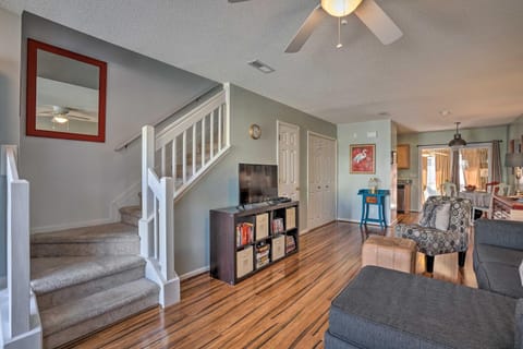 Charleston Townhome about 13 Mi to Sand and Surf! House in Mount Pleasant