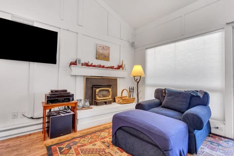 Stylish, Remodeled Condo - Creekside #14 Apartment in Bear Valley