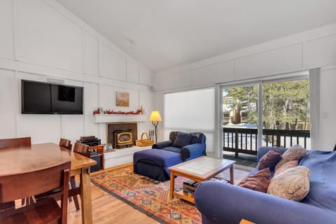 Stylish, Remodeled Condo - Creekside #14 Apartment in Bear Valley