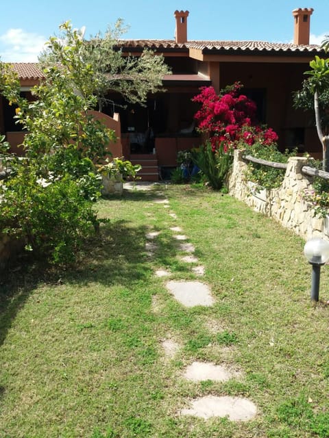 Facade/entrance, Garden