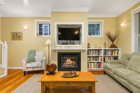 The Bridge House House in Lincoln Beach