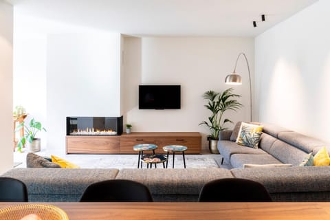 TV and multimedia, Living room, Seating area, flat iron