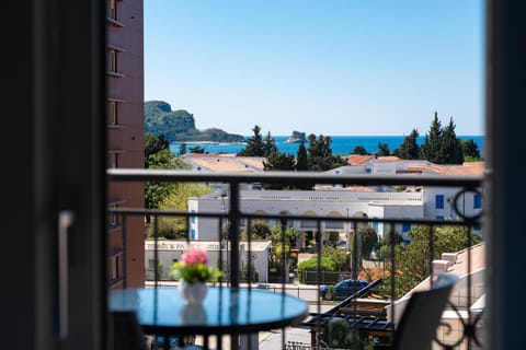 Patio, Day, Natural landscape, View (from property/room), Balcony/Terrace, Dining area, Sea view