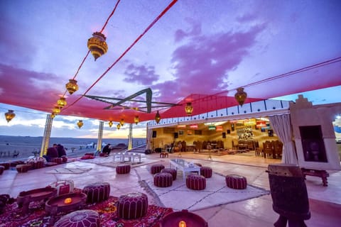 Restaurant/places to eat, Balcony/Terrace, Breakfast