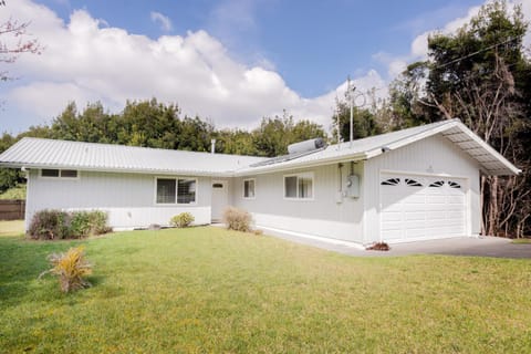 Pukeawe Hale House in Volcano