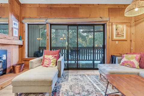 Modern & Sleek Condo - Creekside #110 Apartment in Bear Valley