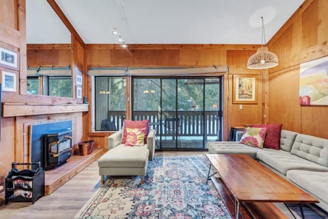 Modern & Sleek Condo - Creekside #110 Apartment in Bear Valley