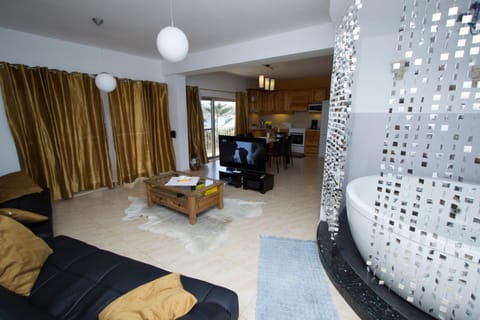 Communal lounge/ TV room, TV and multimedia, Living room, Photo of the whole room, Seating area