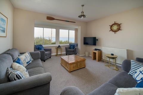 TV and multimedia, Living room, Seating area, Sea view