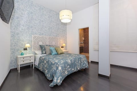 Bed, TV and multimedia, Photo of the whole room, Bedroom, internet, air conditioner