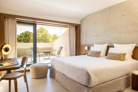 Bed, Balcony/Terrace, Photo of the whole room, Bedroom