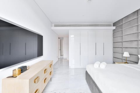 Bed, TV and multimedia, Photo of the whole room, Bedroom, towels, wardrobe