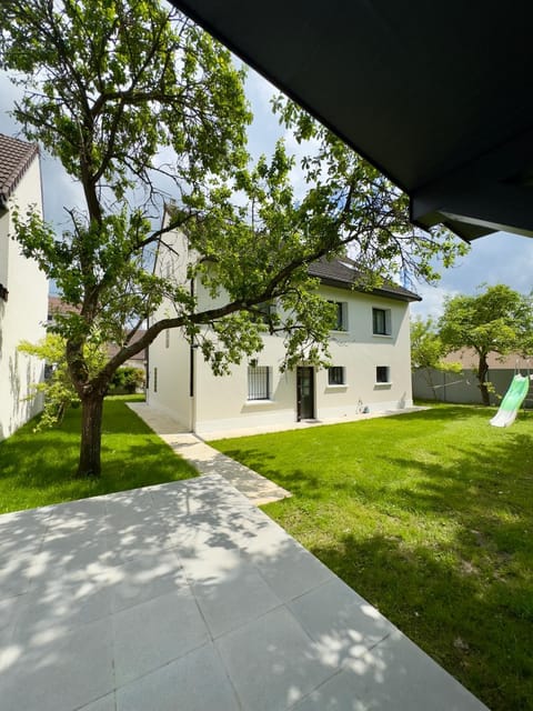 Super maison entre paris et Disney Villa in Gagny