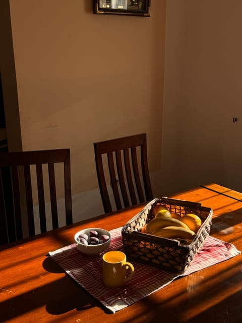 Food and drinks, Dining area, Food, Breakfast, Continental breakfast, Lunch, Dinner, Drinks