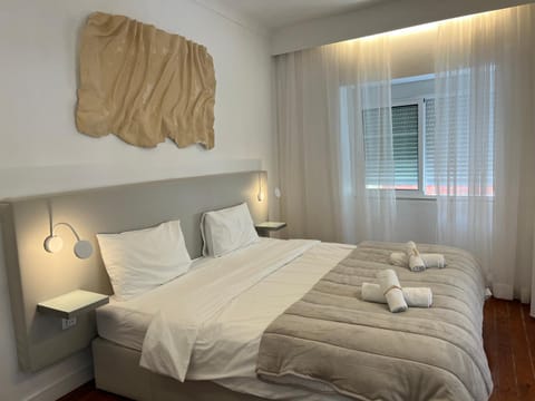 Bed, Seating area