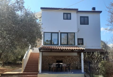 Property building, Patio, Natural landscape, Balcony/Terrace, Garden view, Sea view, Parking