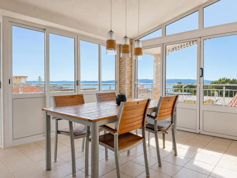 Patio, View (from property/room), Balcony/Terrace, Living room, Seating area, Dining area, Sea view