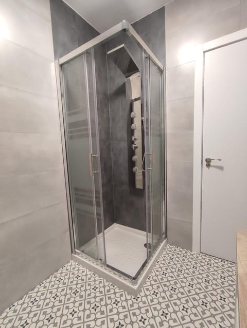 APARTAMENTO RECIEN REFORMADO EN EL CENTRO DE VILAGARCÍA DE AROUSA. Apartment in O Salnés