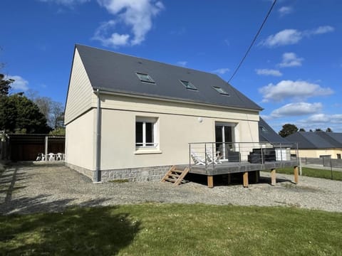 Maison rénovée proche mer 7 pers., jardin, wifi et ping-pong, 3 chambres, 2 salles d'eau - FR-1-361-426 House in Jullouville
