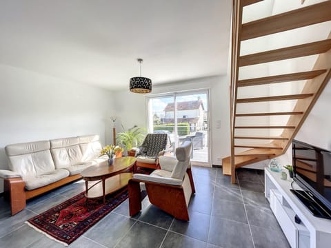 Maison rénovée proche mer 7 pers., jardin, wifi et ping-pong, 3 chambres, 2 salles d'eau - FR-1-361-426 House in Jullouville