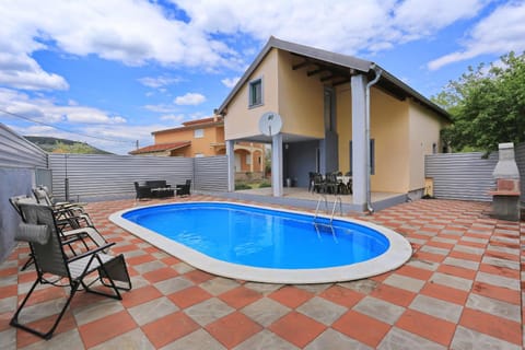 BBQ facilities, Swimming pool