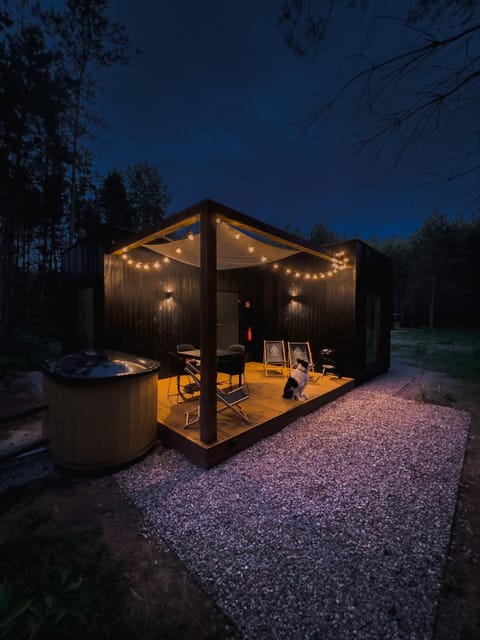 Property building, Patio, Night, BBQ facilities, Balcony/Terrace