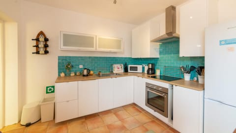 Coffee/tea facilities, minibar, pet friendly, stove, kitchen