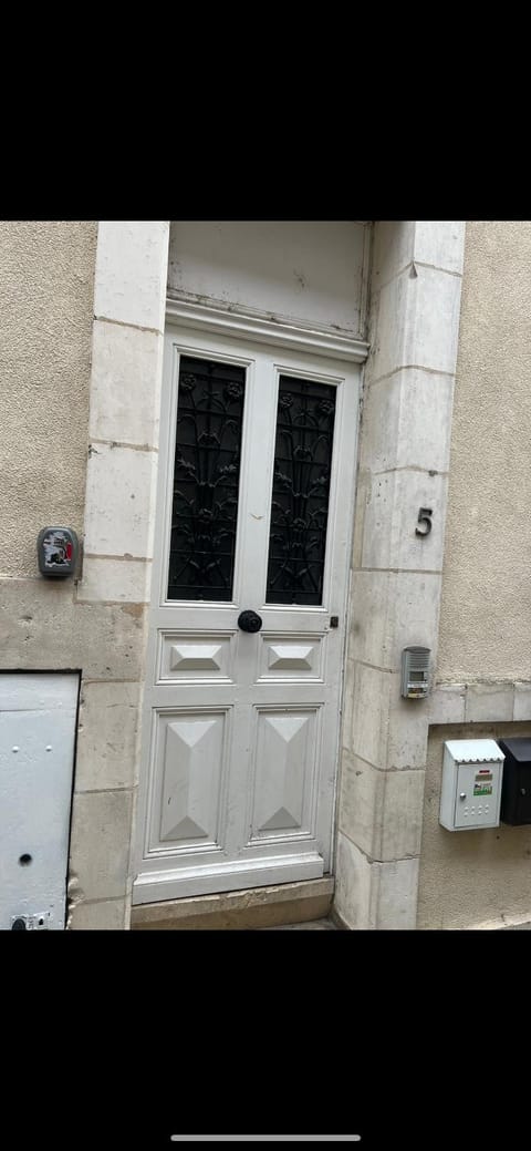 Petit F2 fonctionnel plein centre et proche gare Apartment in Bourges