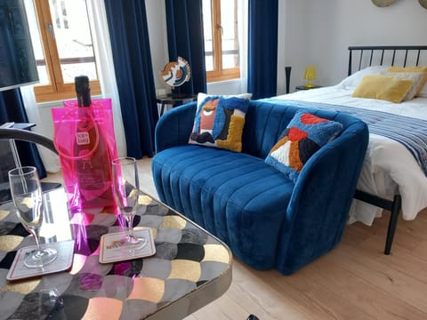 Living room, Photo of the whole room